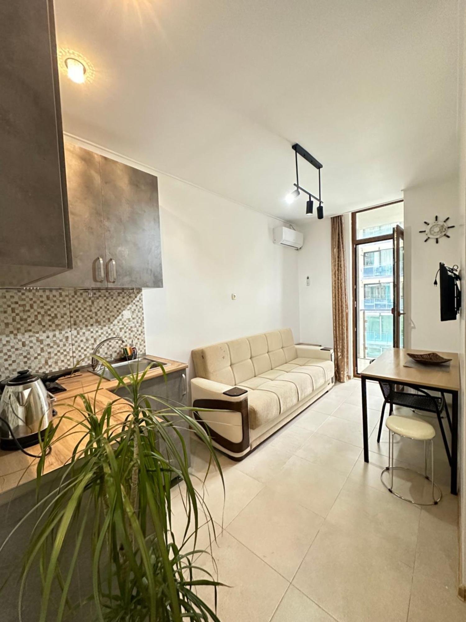 Aqua Batumi 47 Apartment Exterior photo